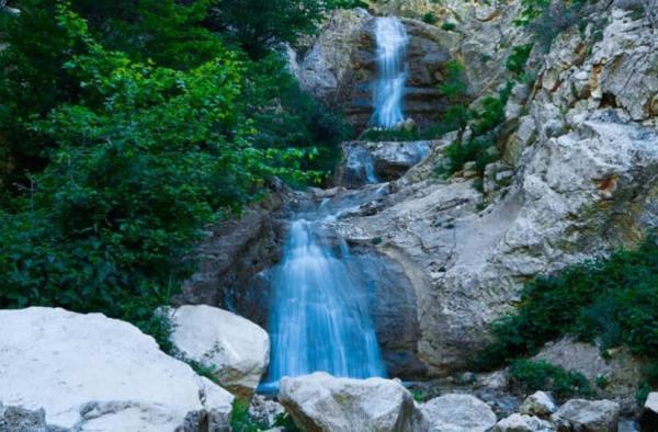 آبشار نام نیک؛ زیباترین آبشار شهر میامی سمنان